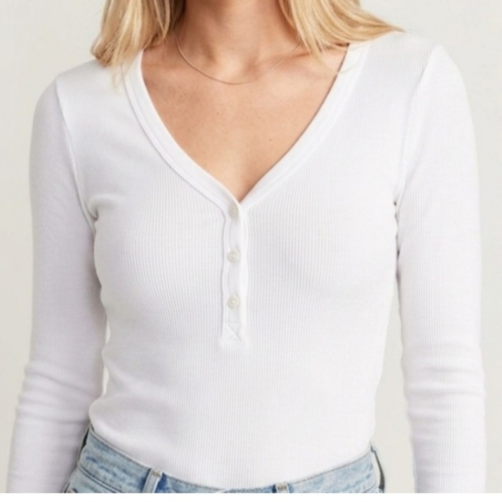 Cream V-neck 3 button Henley T-Shirt SM NWT also listed in bundle set Offers OK!